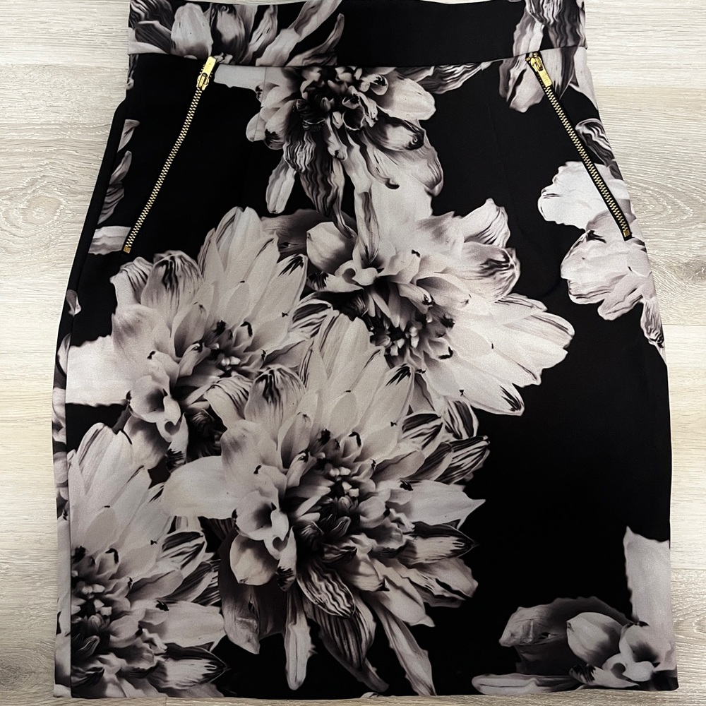 H&M Black and White Floral Pencil Skirt